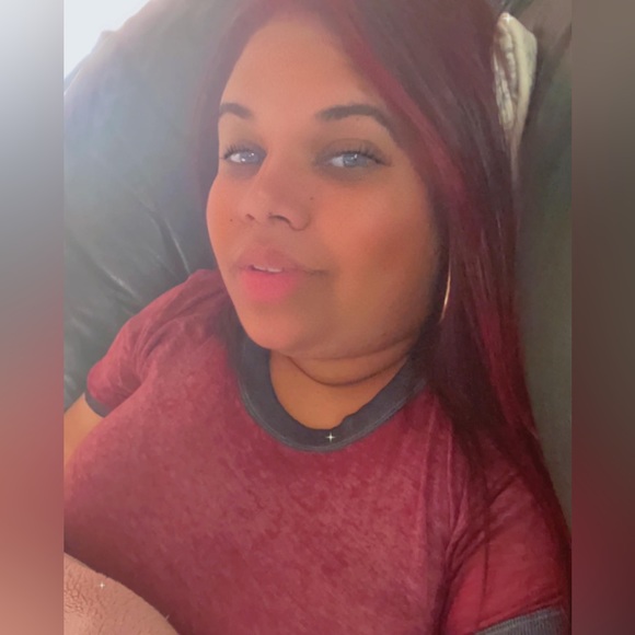 Meet your Posher, Julissa - Picture 7 of 7